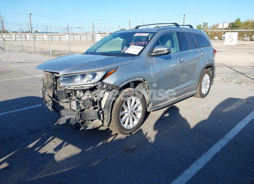 Photo 2 of 2018 Toyota Highlander LIMITED PLATINUM (VIN 5TDYZRFHXJS263153)