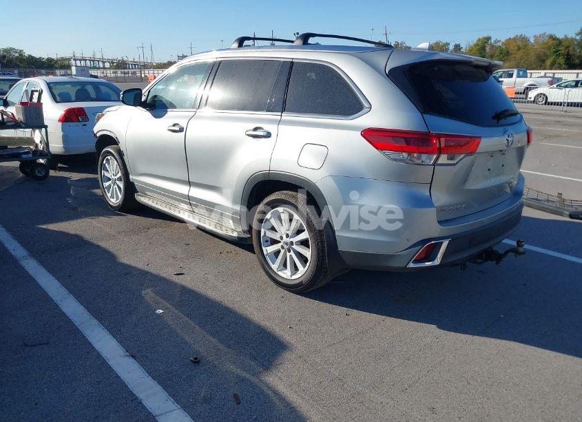 Photo 3 of 2018 Toyota Highlander LIMITED PLATINUM (VIN 5TDYZRFHXJS263153)