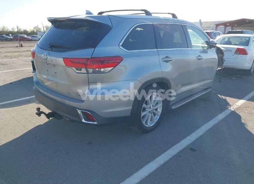 Photo 4 of 2018 Toyota Highlander LIMITED PLATINUM (VIN 5TDYZRFHXJS263153)