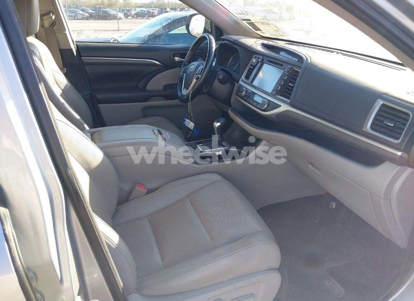 Photo 5 of 2018 Toyota Highlander LIMITED PLATINUM (VIN 5TDYZRFHXJS263153)