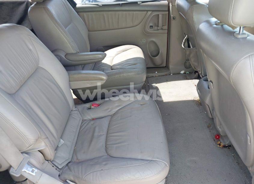 Photo 8 of 2004 Toyota Sienna XLE (VIN 5TDZA22C04S002891)