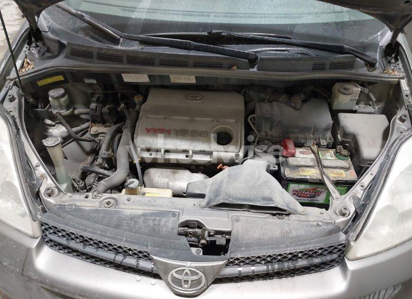 Photo 10 of 2004 Toyota Sienna XLE (VIN 5TDZA22C04S016175)