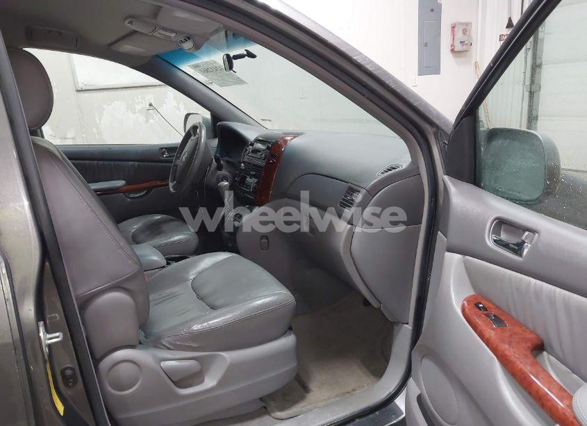Photo 5 of 2004 Toyota Sienna XLE (VIN 5TDZA22C04S016175)