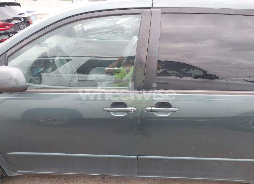 Photo 14 of 2004 Toyota Sienna XLE (VIN 5TDZA22C04S045367)