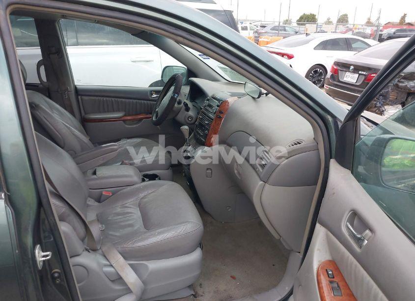 Photo 5 of 2004 Toyota Sienna XLE (VIN 5TDZA22C04S045367)