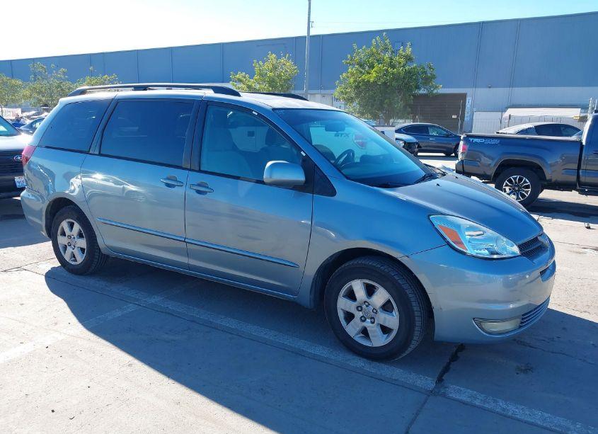 2004 Toyota Sienna XLE (VIN 5TDZA22C04S074092) main photo