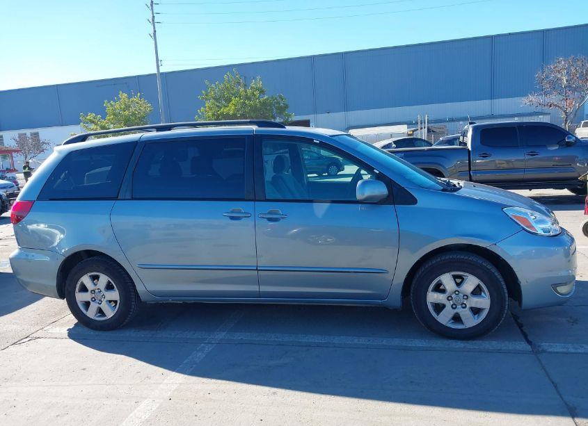 Photo 13 of 2004 Toyota Sienna XLE (VIN 5TDZA22C04S074092)