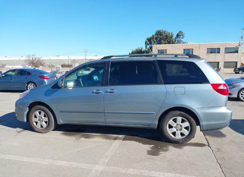 Photo 14 of 2004 Toyota Sienna XLE (VIN 5TDZA22C04S074092)