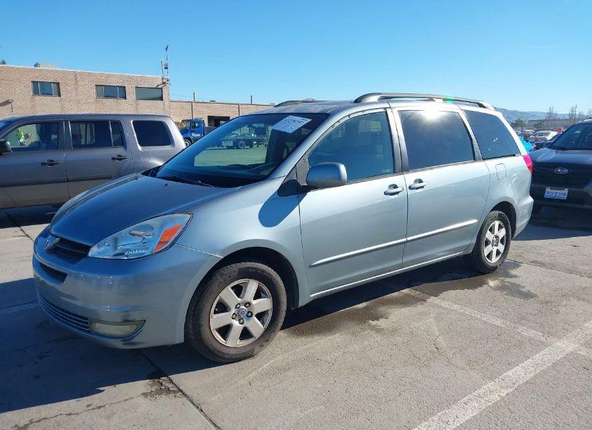 Photo 2 of 2004 Toyota Sienna XLE (VIN 5TDZA22C04S074092)