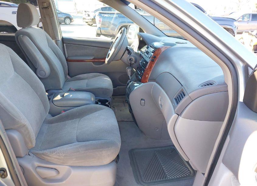 Photo 5 of 2004 Toyota Sienna XLE (VIN 5TDZA22C04S074092)