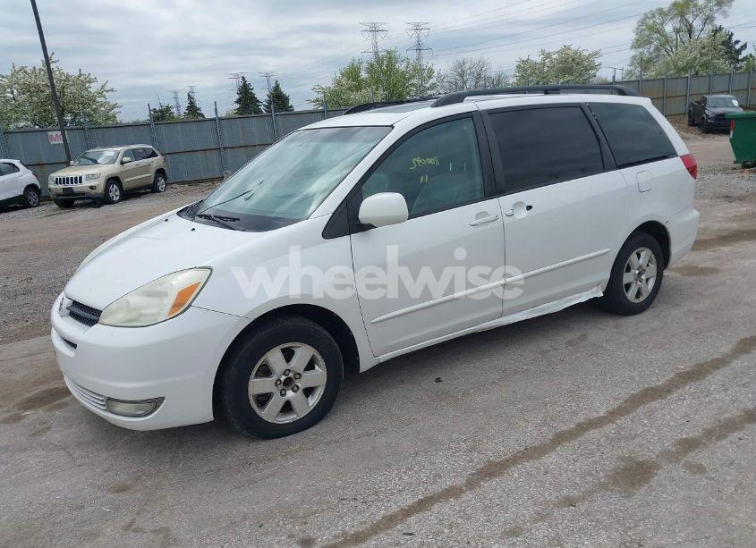 Photo 2 of 2004 Toyota Sienna XLE (VIN 5TDZA22C04S095332)