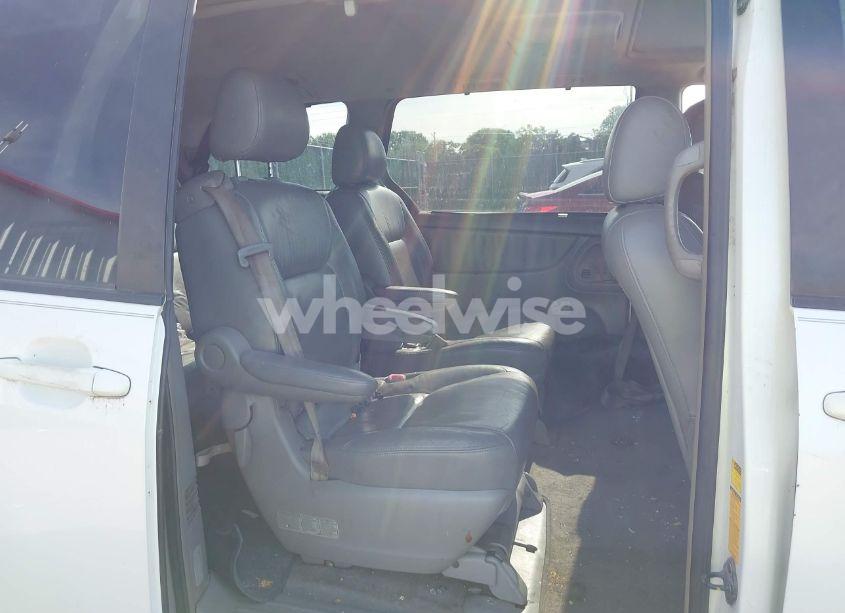 Photo 8 of 2004 Toyota Sienna XLE (VIN 5TDZA22C04S123985)