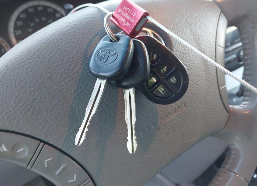Photo 11 of 2005 Toyota Sienna XLE (VIN 5TDZA22C05S242542)