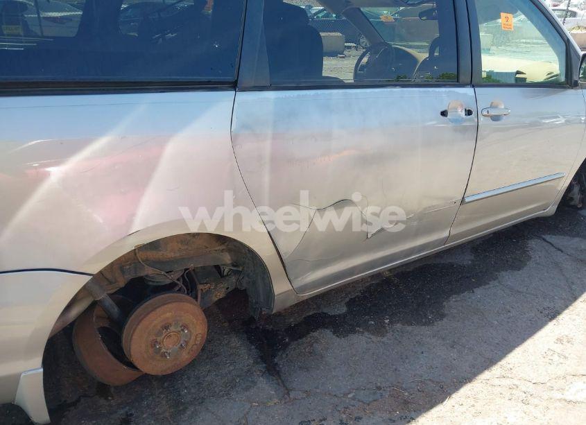 Photo 6 of 2005 Toyota Sienna XLE/XLE LIMITED (VIN 5TDZA22C05S269997)