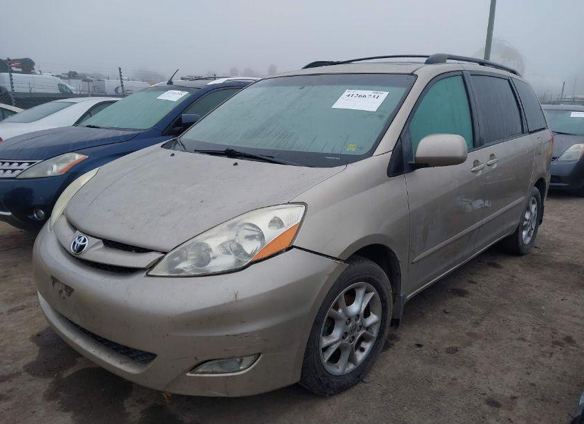 Photo 2 of 2006 Toyota Sienna XLE (VIN 5TDZA22C06S422735)