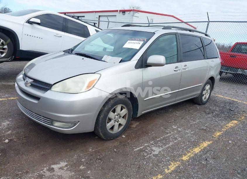 Photo 2 of 2004 Toyota Sienna XLE (VIN 5TDZA22C14S038072)
