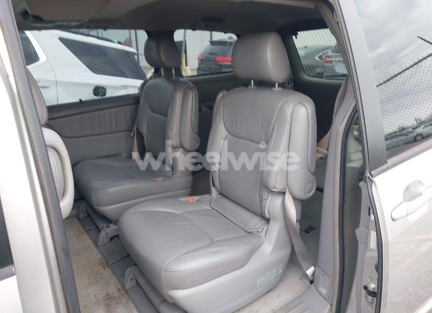 Photo 8 of 2004 Toyota Sienna XLE (VIN 5TDZA22C14S038072)