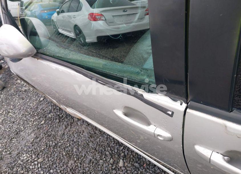 Photo 13 of 2004 Toyota Sienna XLE (VIN 5TDZA22C14S076563)