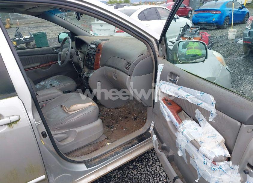 Photo 5 of 2004 Toyota Sienna XLE (VIN 5TDZA22C14S076563)