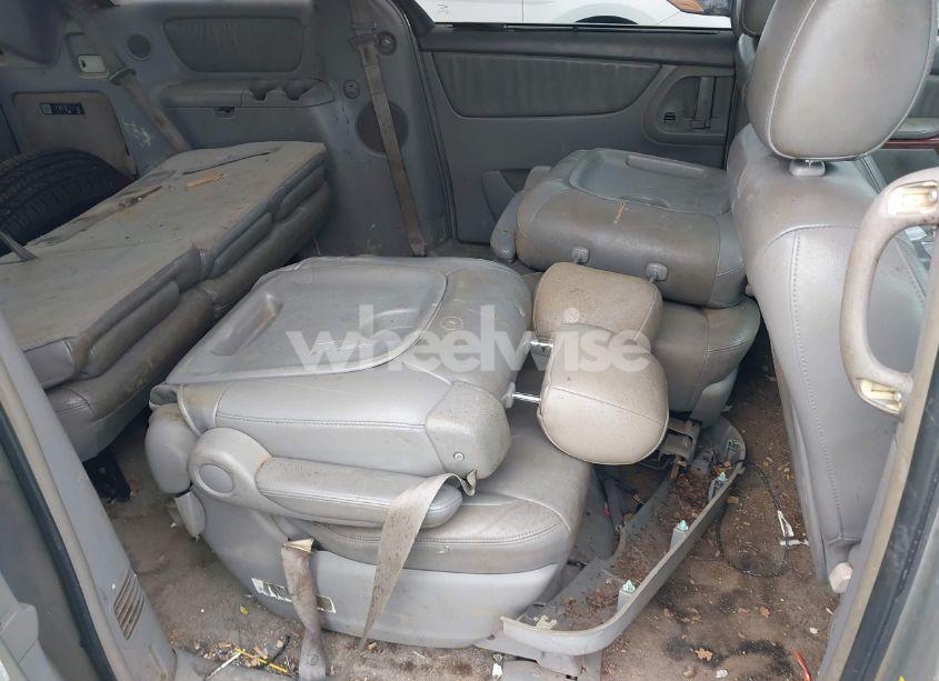 Photo 8 of 2004 Toyota Sienna XLE (VIN 5TDZA22C14S076563)