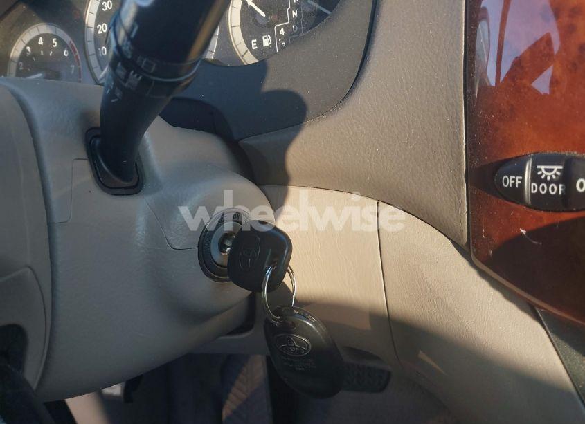 Photo 11 of 2004 Toyota Sienna XLE (VIN 5TDZA22C14S085585)