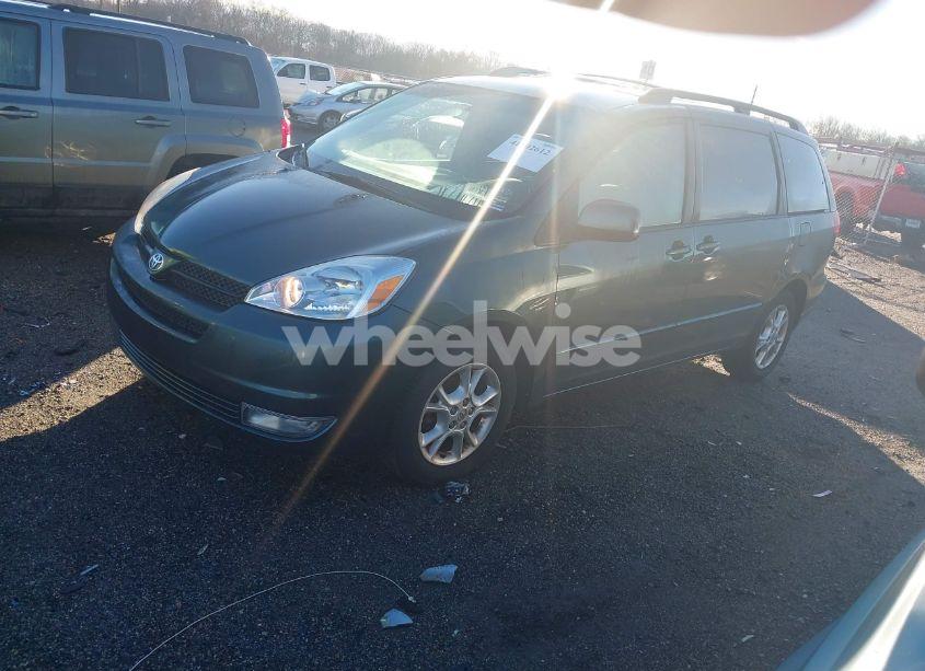 Photo 2 of 2004 Toyota Sienna XLE (VIN 5TDZA22C14S085585)