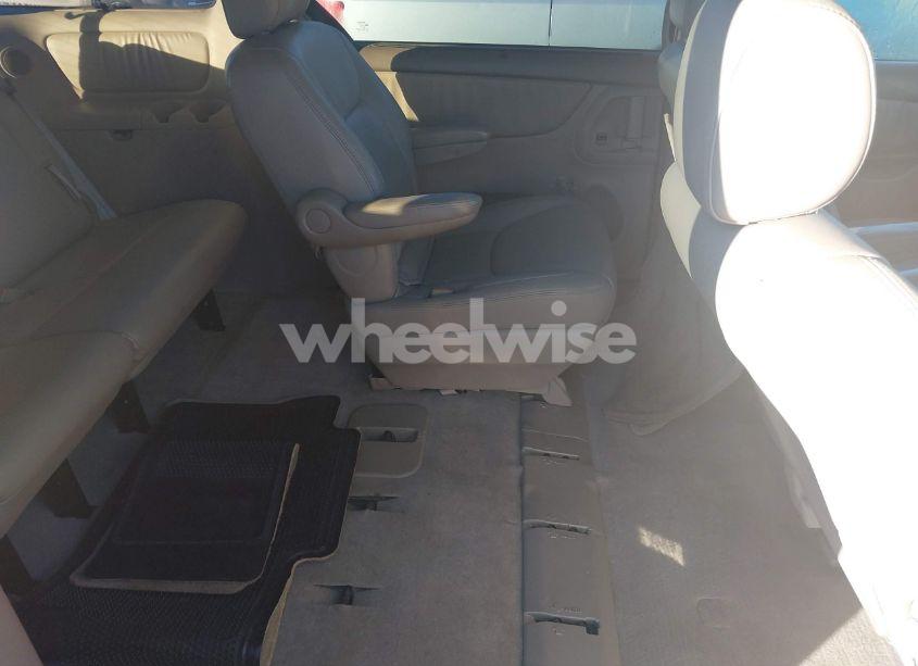 Photo 8 of 2004 Toyota Sienna XLE (VIN 5TDZA22C14S085585)