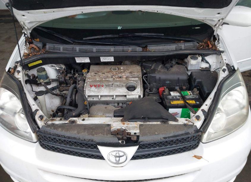 Photo 10 of 2004 Toyota Sienna XLE (VIN 5TDZA22C14S111764)