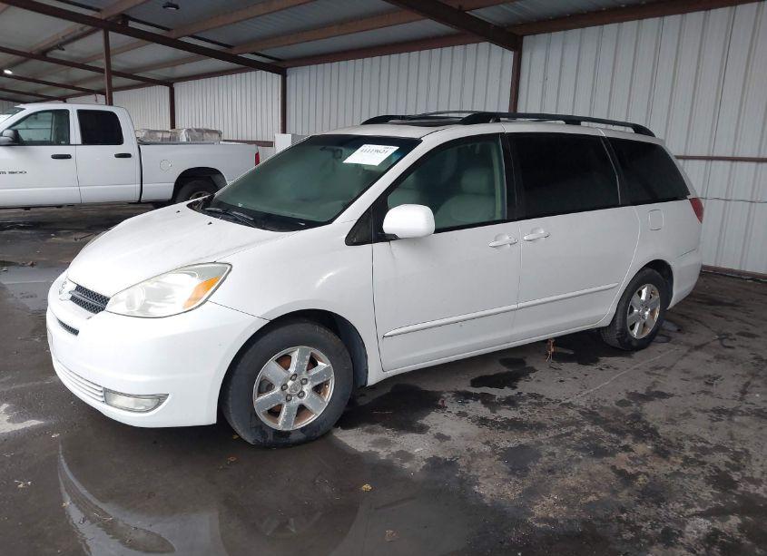 Photo 2 of 2004 Toyota Sienna XLE (VIN 5TDZA22C14S111764)