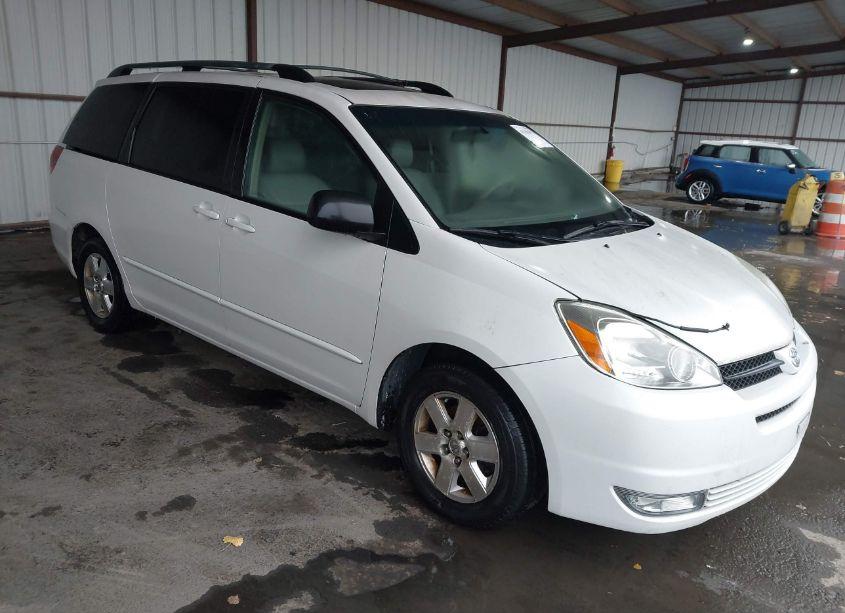 Photo 3 of 2004 Toyota Sienna XLE (VIN 5TDZA22C14S111764)