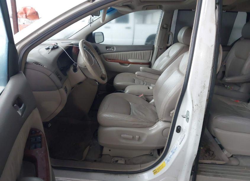 Photo 5 of 2004 Toyota Sienna XLE (VIN 5TDZA22C14S111764)