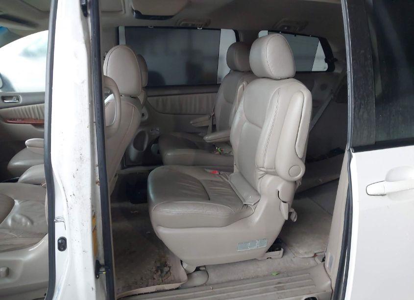 Photo 8 of 2004 Toyota Sienna XLE (VIN 5TDZA22C14S111764)