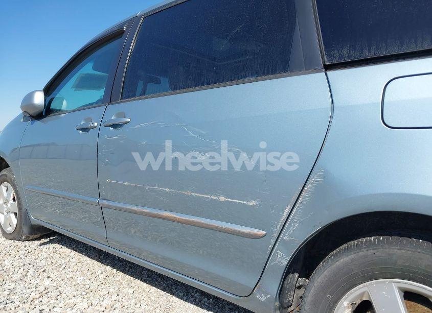 Photo 12 of 2004 Toyota Sienna XLE (VIN 5TDZA22C14S185279)