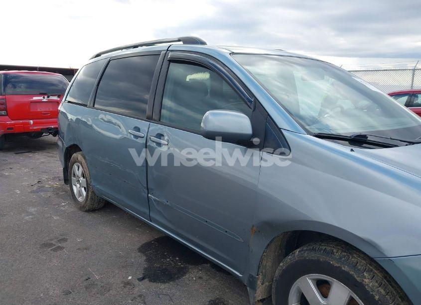 Photo 6 of 2004 Toyota Sienna XLE (VIN 5TDZA22C14S185279)
