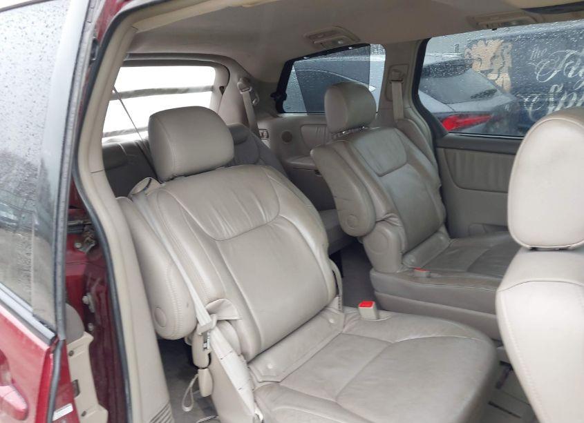 Photo 8 of 2005 Toyota Sienna XLE (VIN 5TDZA22C15S362589)