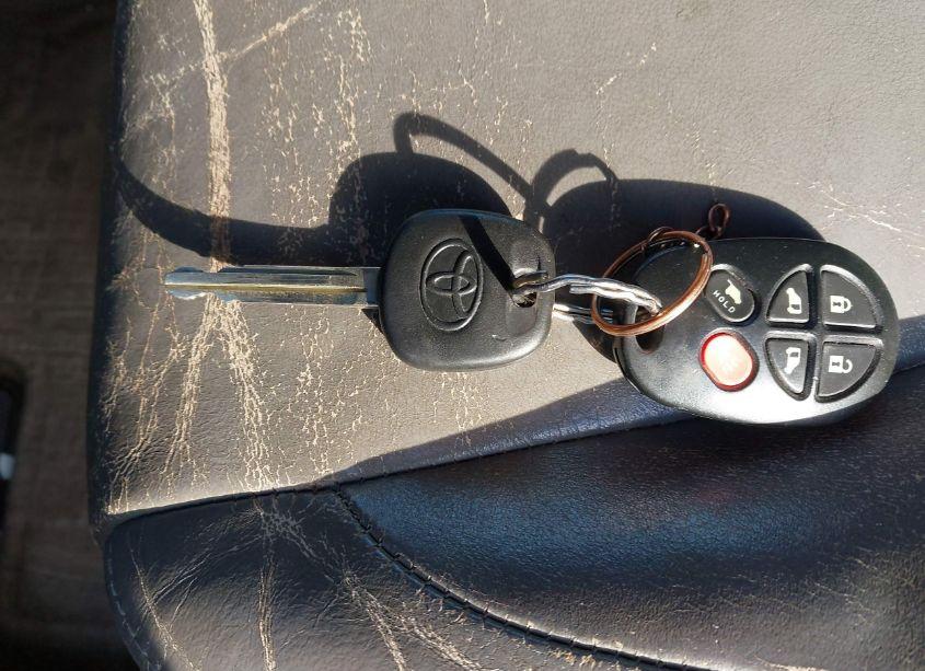 Photo 11 of 2005 Toyota Sienna XLE LIMITED (VIN 5TDZA22C15S364018)