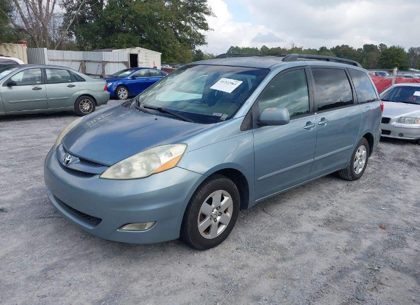 Photo 2 of 2006 Toyota Sienna XLE (VIN 5TDZA22C16S553933)