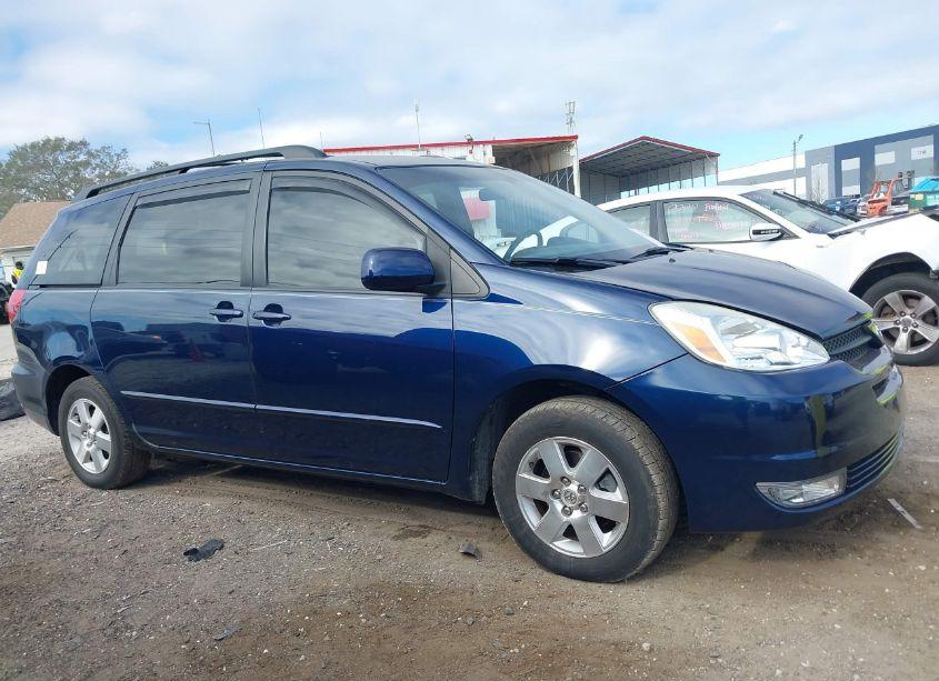 Photo 13 of 2004 Toyota Sienna XLE (VIN 5TDZA22C24S063868)