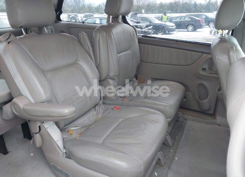 Photo 8 of 2004 Toyota Sienna XLE (VIN 5TDZA22C24S102099)