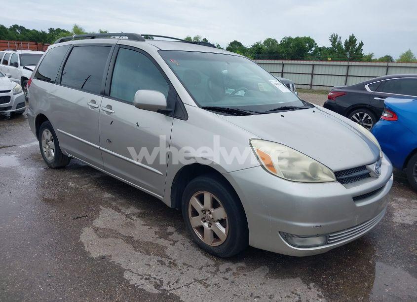 2004 Toyota Sienna XLE (VIN 5TDZA22C24S196520) main photo