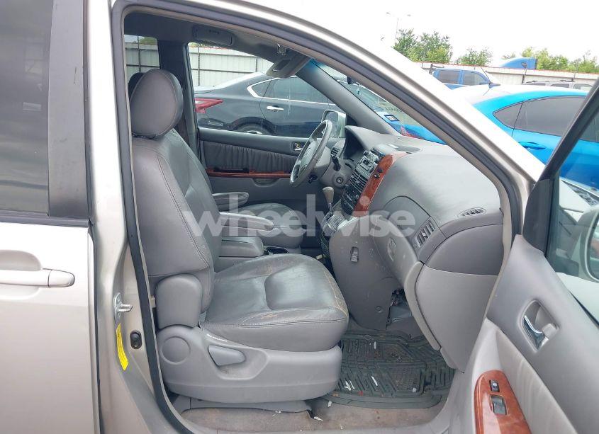 Photo 5 of 2004 Toyota Sienna XLE (VIN 5TDZA22C24S196520)