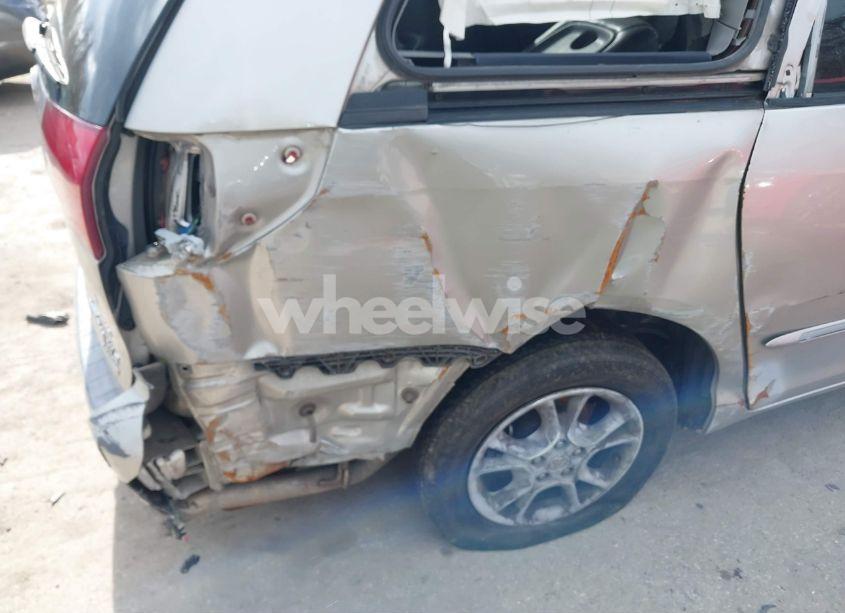 Photo 14 of 2004 Toyota Sienna XLE (VIN 5TDZA22C24S196954)