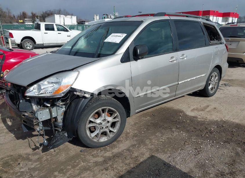 Photo 2 of 2004 Toyota Sienna XLE (VIN 5TDZA22C24S196954)