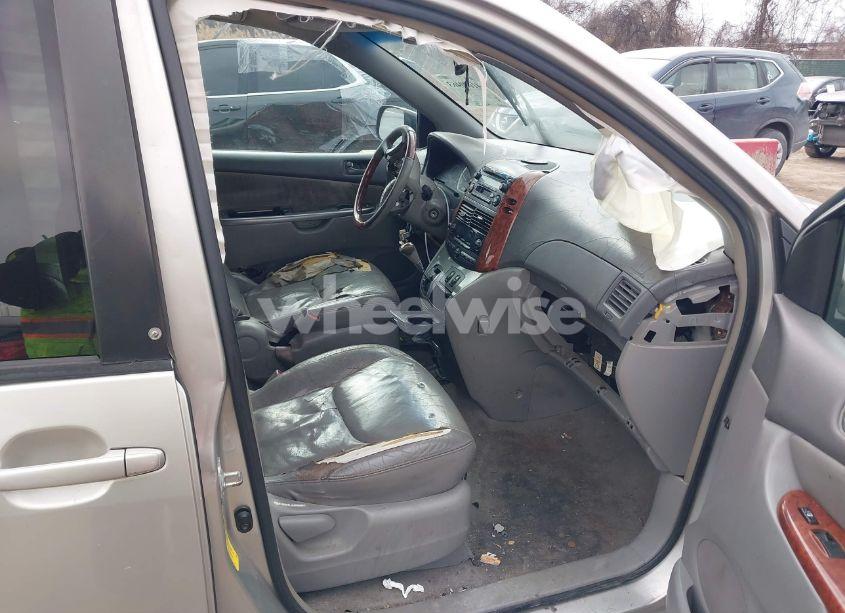 Photo 5 of 2004 Toyota Sienna XLE (VIN 5TDZA22C24S196954)