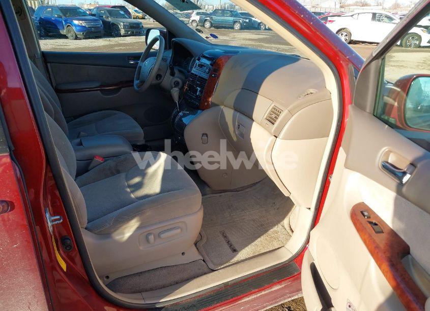 Photo 5 of 2005 Toyota Sienna XLE (VIN 5TDZA22C25S280676)