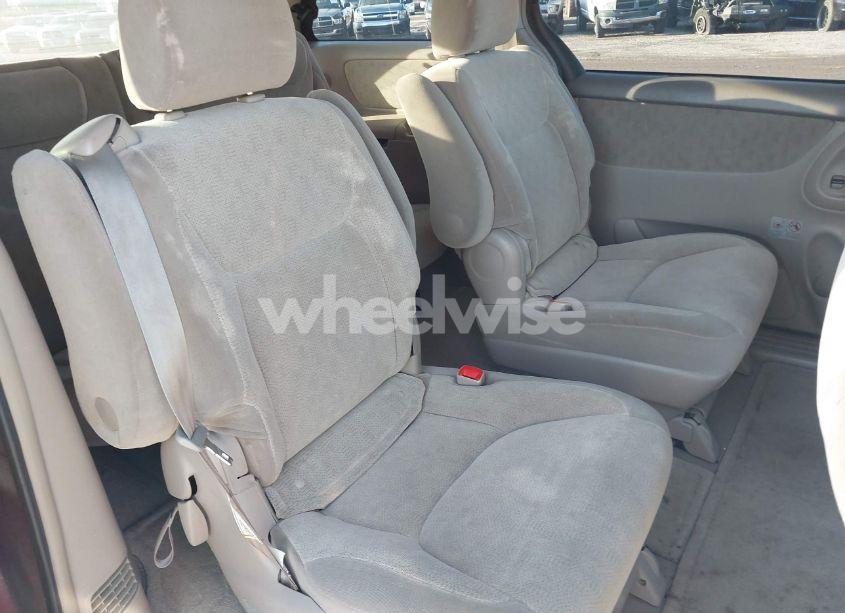 Photo 8 of 2005 Toyota Sienna XLE (VIN 5TDZA22C25S280676)