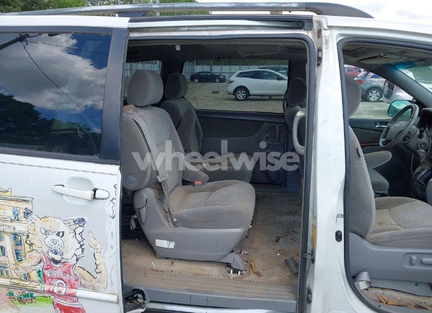 Photo 8 of 2005 Toyota Sienna XLE (VIN 5TDZA22C25S309013)