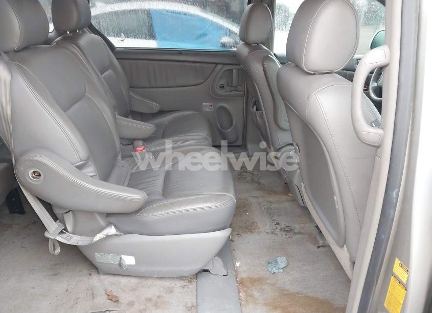 Photo 8 of 2005 Toyota Sienna XLE (VIN 5TDZA22C25S325115)