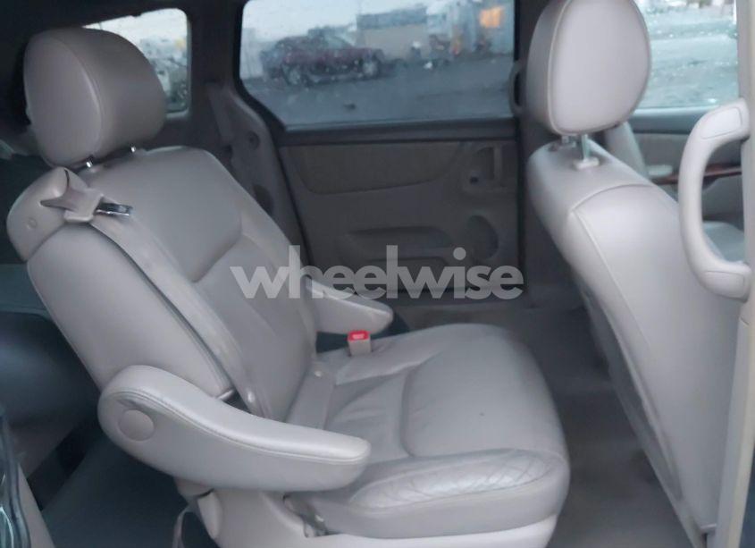 Photo 8 of 2005 Toyota Sienna XLE (VIN 5TDZA22C25S346742)