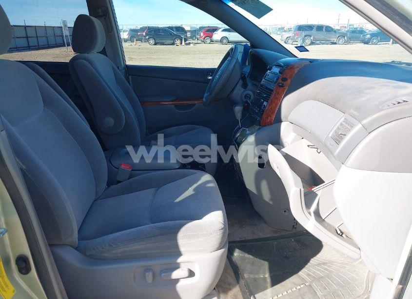 Photo 5 of 2006 Toyota Sienna XLE (VIN 5TDZA22C26S391682)